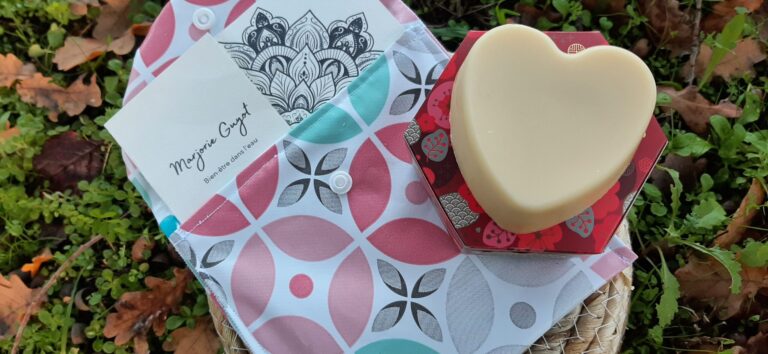 Pochette cadeau avec un bon et un savon
